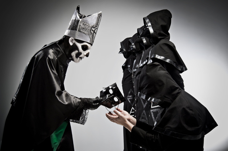 dedication, people, Ghost, emotion, one Person, clothing, black, black Color, standing, side view, holding, three quarter length, aggression, violence