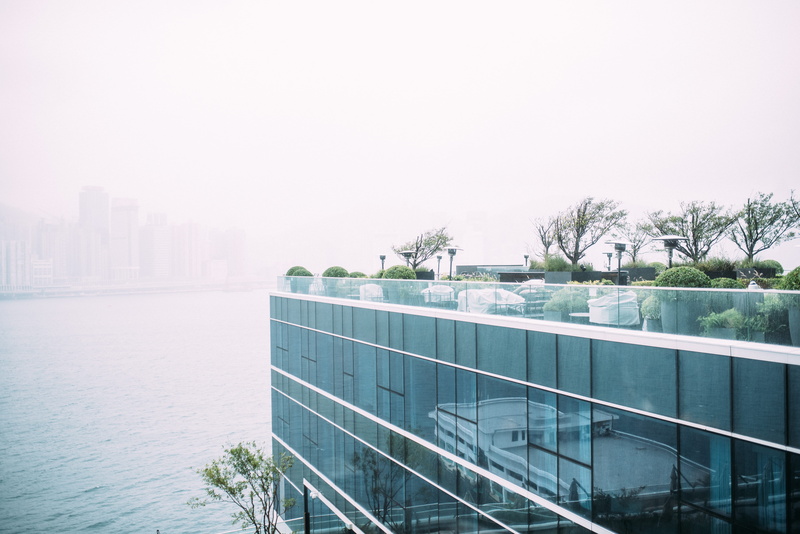 light, sea, 5K, architecture, glass, futuristic, railing, reflection, facade, glass items, hong kong, nature, bar, cityscape, glass panels, fog, mist