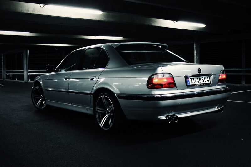 architecture, speed, transportation, dark, night, 1080P, traffic, mode of Transport, front View, wheel, city, architectural column, bmw e38, lighting equipment