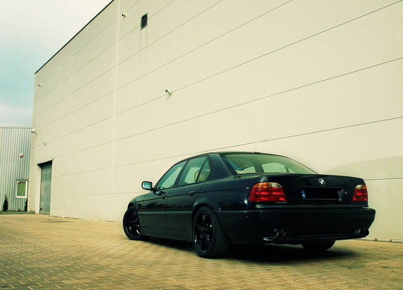 motor vehicle, cable, luxury, architecture, day, mode of transportation, modern, sky, bmw e38, car, tuning, nature, BMW, building exterior, wall - building feature
