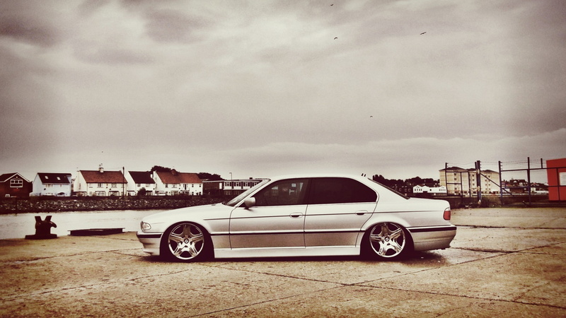 city, retro styled, motor vehicle, outdoors, history, 1080P, mode of transportation, cloud - sky, road, sky, transportation, BMW 7 Series, land vehicle