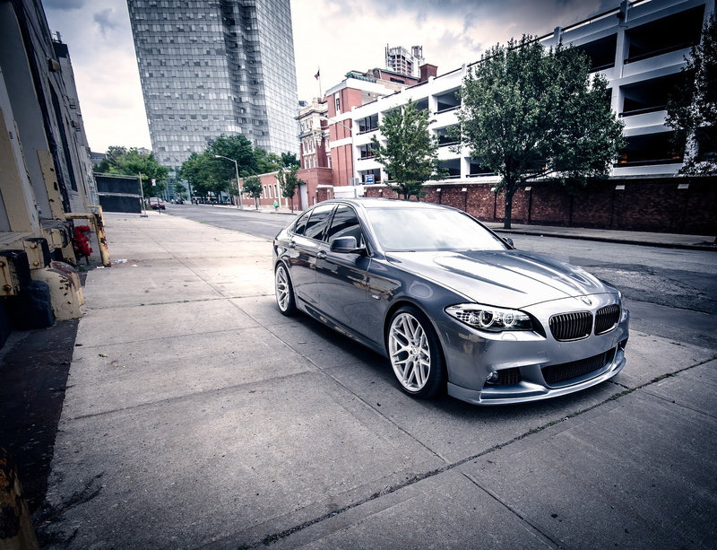 Msport, building, outdoors, BMW, 535xi, tree, day, skyscraper, building exterior, motor vehicle, transportation, street, built structure, city, architecture