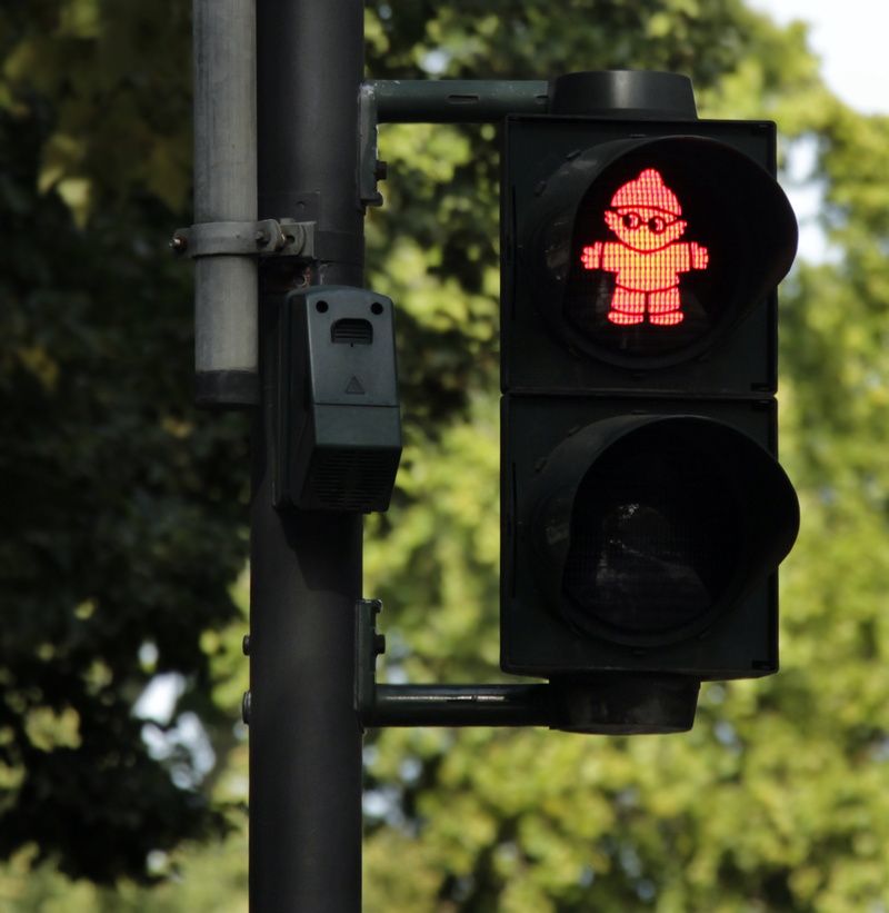 red light, footbridge, day, protection, mainzelmännchen, road sign, 5K, containing, traffic lights, illuminated, nature, rules of the road, safety, guidance