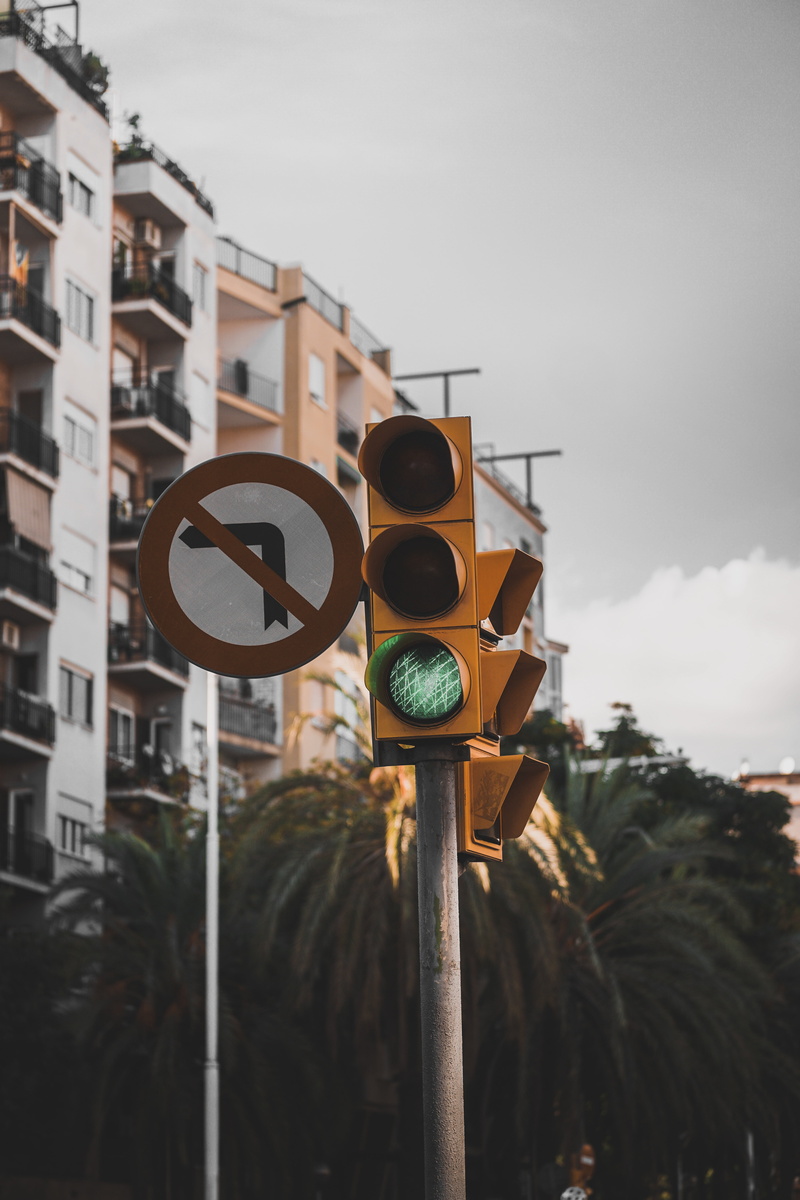 indicator, low angle view, nature, building exterior, guidance, light, residential district, day, yellow, road sign, traffic, no people, sign, street, 5K