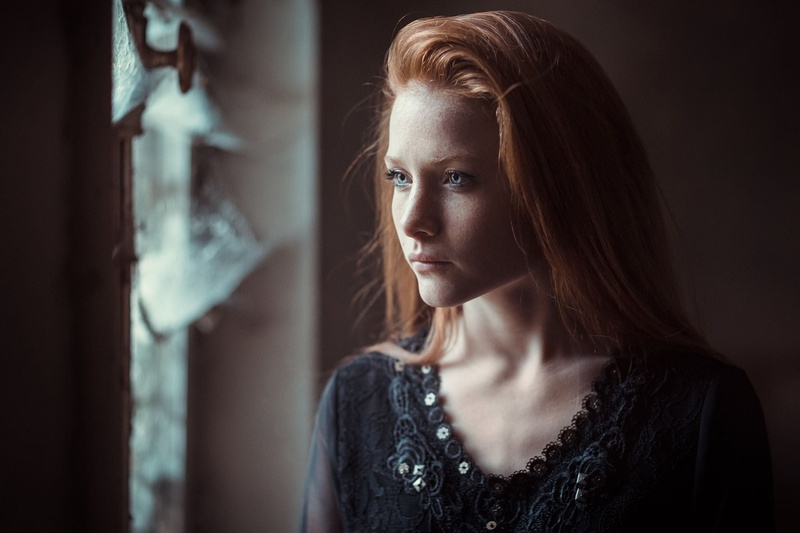 adult, hair, looking away, hairstyle, sadness, beauty, dark, women, redhead, pale, indoors, serious, beautiful woman, 1080P, lifestyles, blue eyes, contemplation