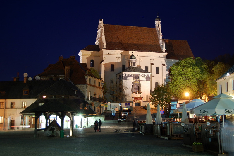 belief, incidental people, Kazimierz Dolny, architecture, nature, Poland, 720P, group of people, building exterior, religion, sky, Main square, built structure