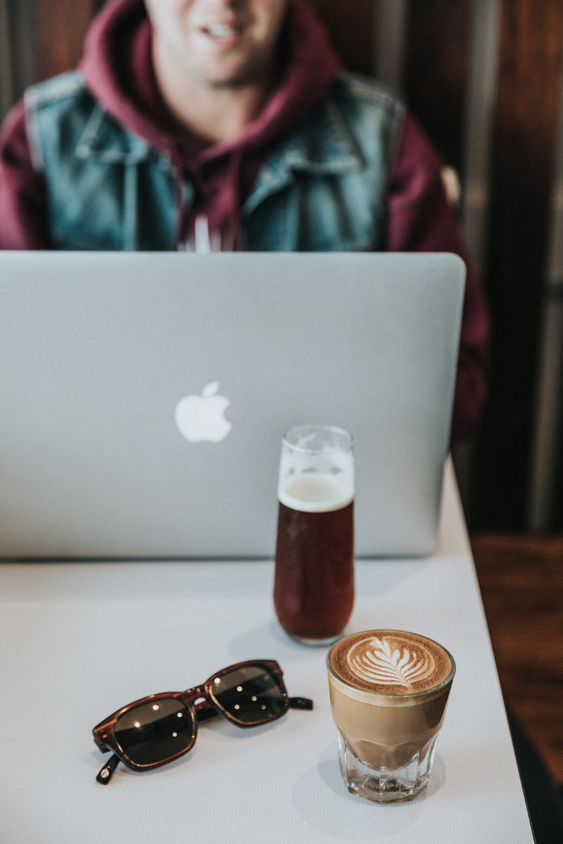 flat white, caucasian Ethnicity, hurricane, bar - Drink Establishment, cappuccino, males, near, restaurant, brown, cup, working, indoors, 5K, coffee, coffee lover