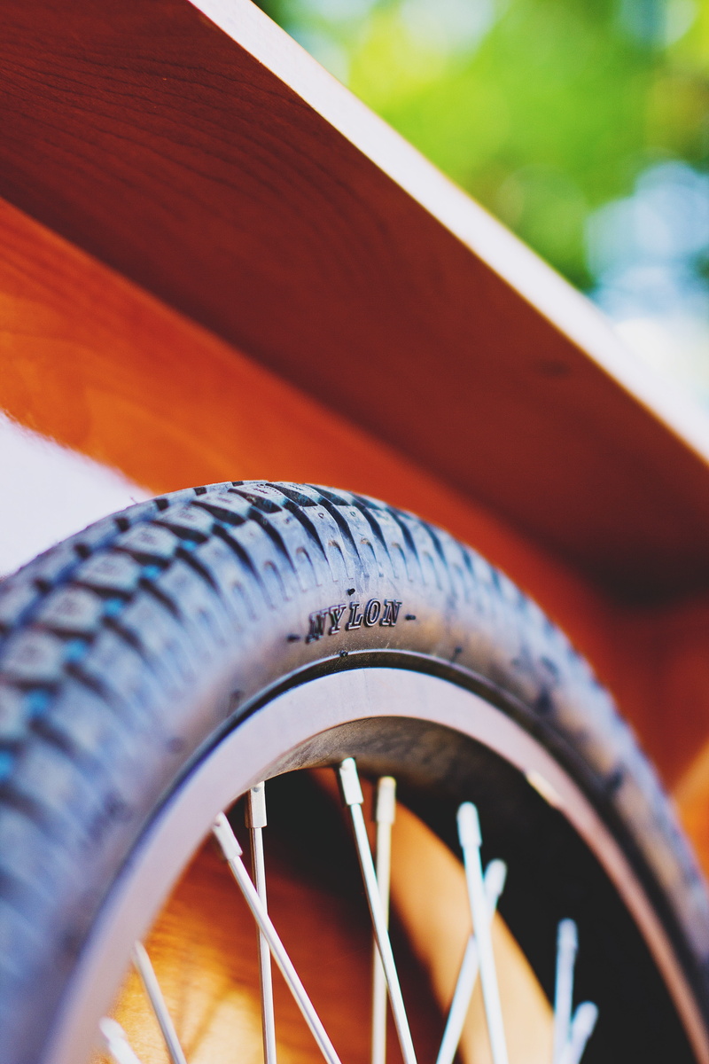 rubber, focus on foreground, spoke, land vehicle, orange color, still life, bicycle, no people, bike, tyre, metal, mode of transportation, close-up, 5K