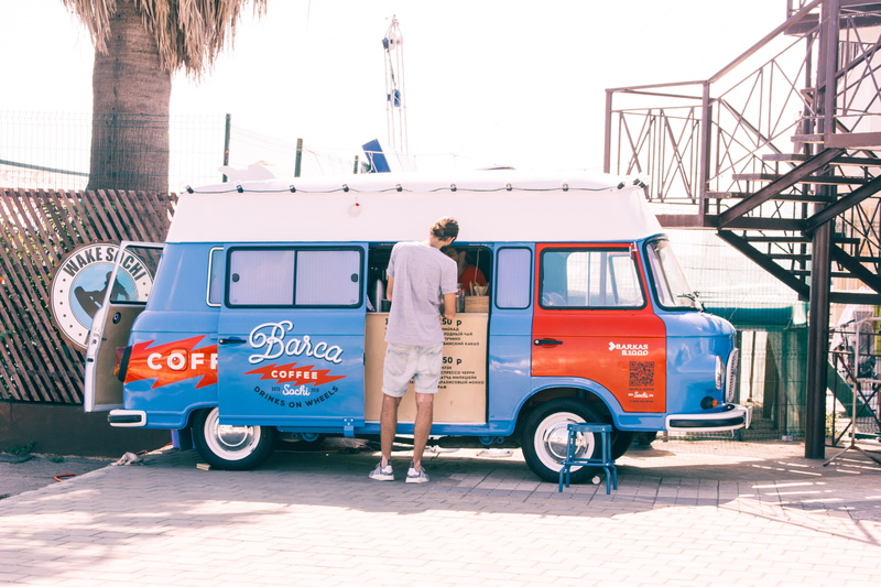 casual clothing, 5K, man, women, city, van - vehicle, mode of transportation, beetle, type, transportation, front, shorts, full length, coffee, volkswagen