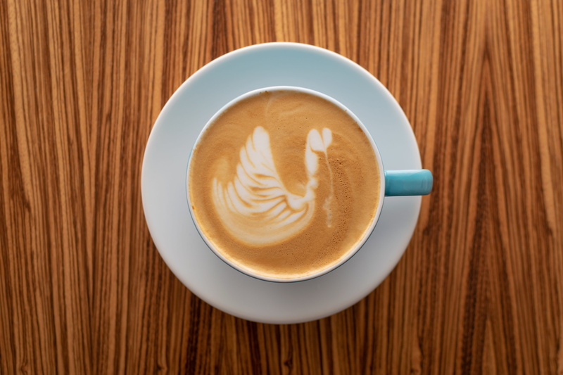 wood - material, drink, swan, froth art, coffee, hot drink, mug, 5K, breakfast, latte, directly above, wood grain, crockery, close-up, no people, cappuccino