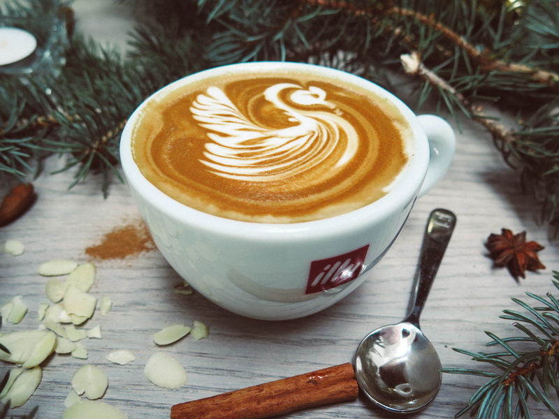 cream, cinnamon, 2K, drink, decoration, table, froth art, kitchen utensil, wood, anise, caffeine, no people, still life, traditional, macro, branch, latte