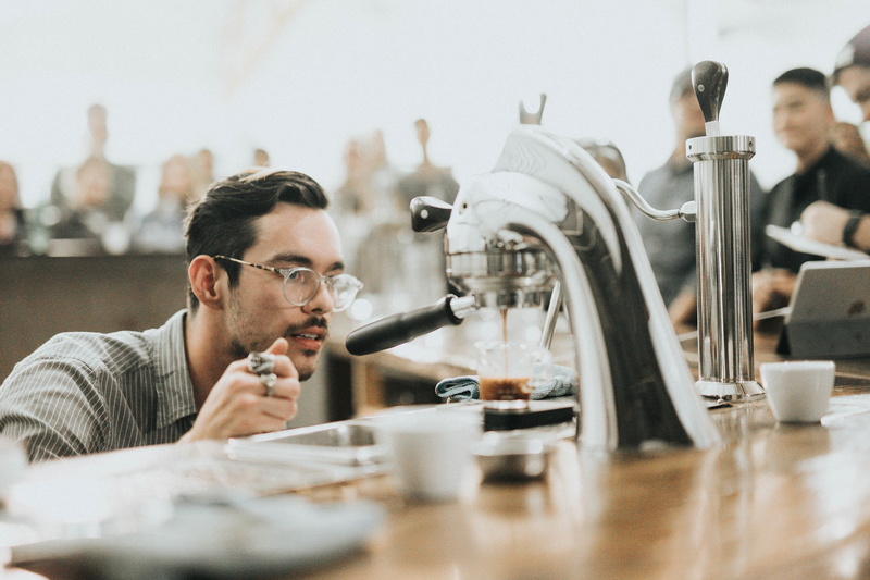 males, shop, young men, barista, drinking, machine, coffeehouse, brewed, table, technology, caucasian Ethnicity, men, restaurant, front, headshot, mid adult men