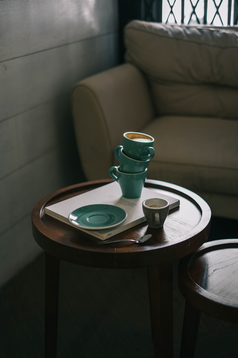 design, wood - Material, cup, interior, 4K, resto, coffee table, latte art, ceramic, luxury, chair, kinfolk, decor, no People, espresso, leather couch