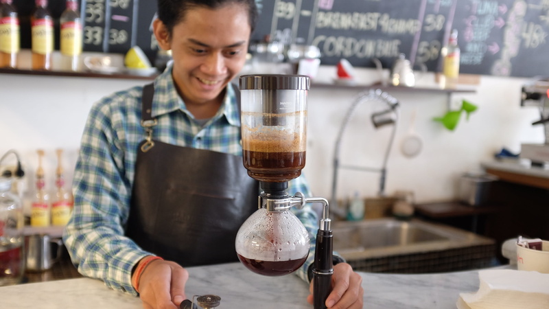 syphon, young adult, indoors, teeth, manual, bartender, pint glass, coffeeshop, adult, business, front view, holding, indonesia, classic, refreshment, smiling