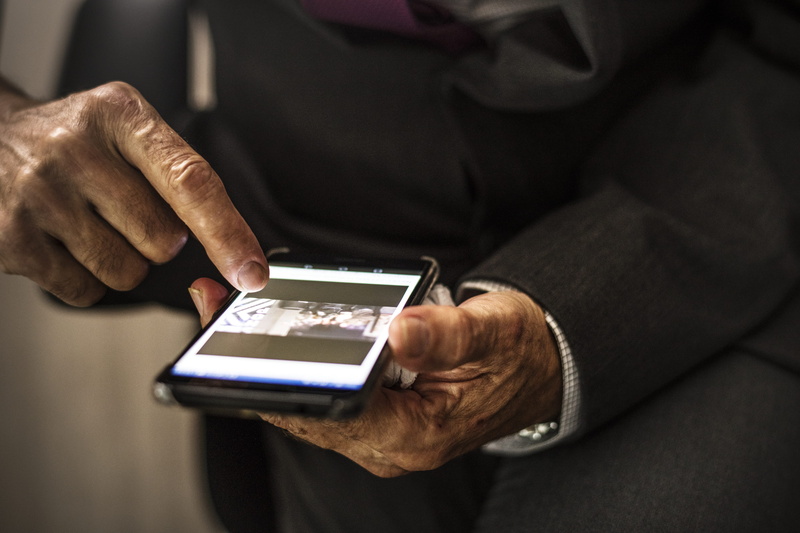 consumerism, blur, fingers, close, midsection, screen, adult, one person, hands, technology, 4K, device, pointing, close-up, wireless technology, indoors