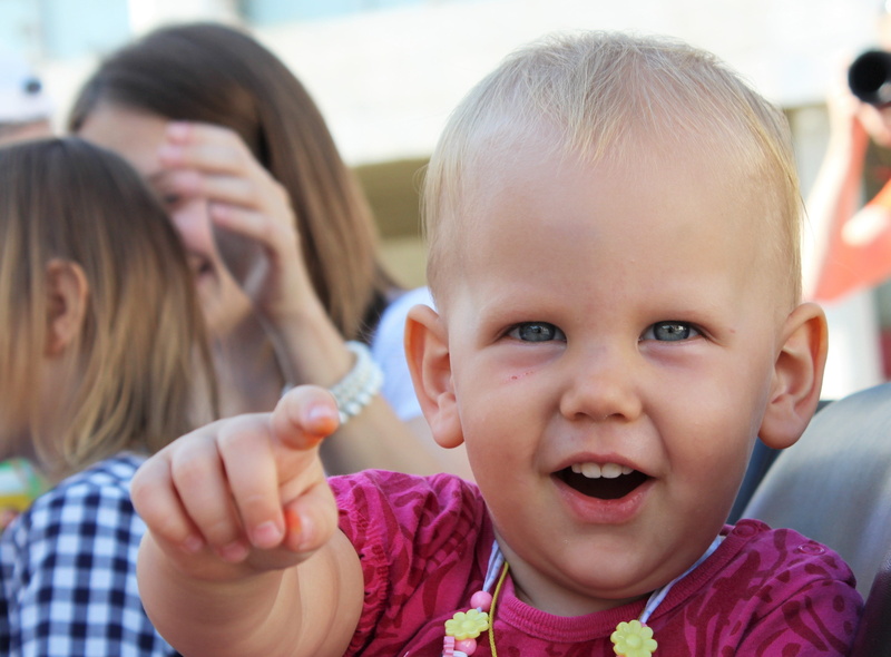 innocence, togetherness, laughter, males, finger, sign, happiness, portrait, emotion, people, childhood, boy, wearing, tee, girls, headshot, charming, cute