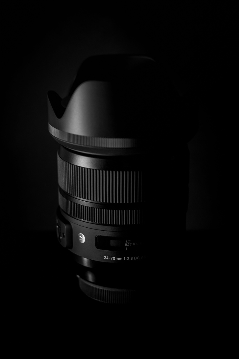 domestic room, product, dark, digital camera, camera - photographic equipment, light, photo, indoors, arts culture and entertainment, copy space, electric lamp