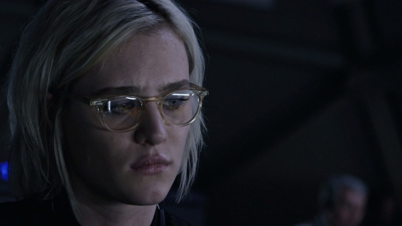 adult, women, aggression, contemplation, Mackenzie Davis, dark, serious, 1080P, hair, human face, emotion, sadness, black background, portrait, eyeglasses