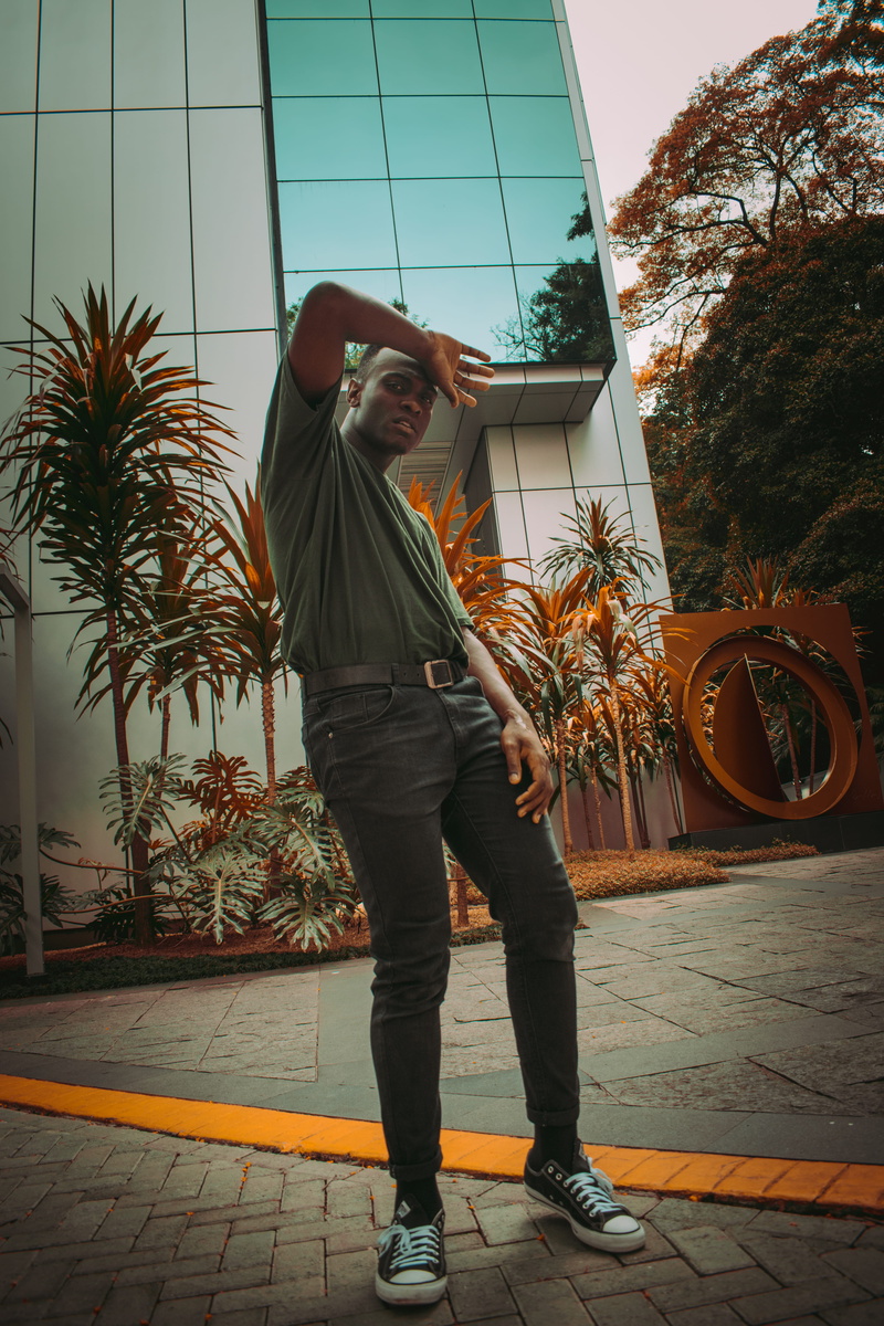 plant, covering, footpath, building, nature, lifestyles, face, one person, man, hand, front view, tree, plants, real people, outdoors, architecture, standing