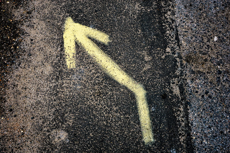 arrow symbol, outdoors, arrow, 5K, symbol, sunlight, marking, direction, no people, yellow, road, surface, left, guidance, day, transportation, textured