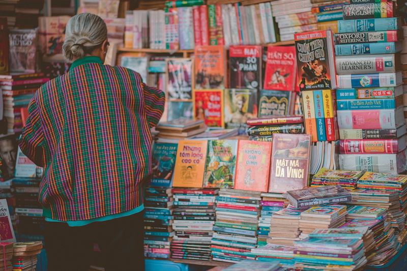 women, order, three quarter length, displayed, book, beside, stock, old lady, education, arrangement, shop, shelf, standing, literature, woman, adult, real people