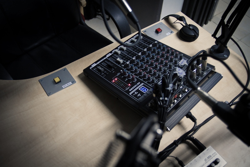 radiostation, radio, no people, stereo, communication, radio studio, mixing, audio equipment, 5K, recording studio, computer, high angle view, audio, absence