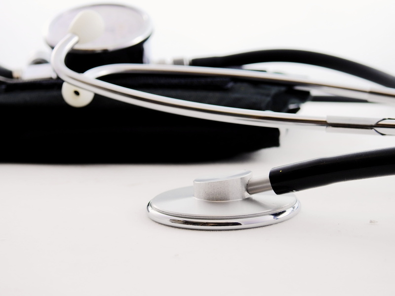 blood pressure, instrument, close-up, gray, cable, 4K, indoors, healing, medicine, listening, headphones, medical equipment, medical, gauge, still life