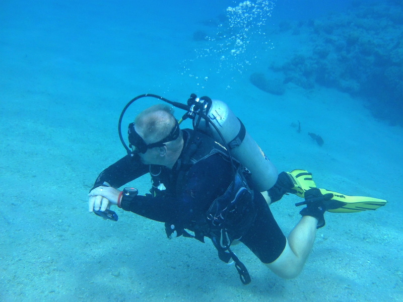 bubble, scuba diving, the sea bottom, sea, swimming, sport, coral reef, fins, underwater, adventure, leisure activity, diving equipment, air bubbles, water