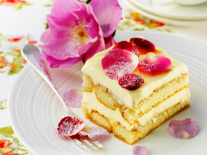 Cake, Dessert, bread, 1080P, Petals, pie, Roses, Sweet