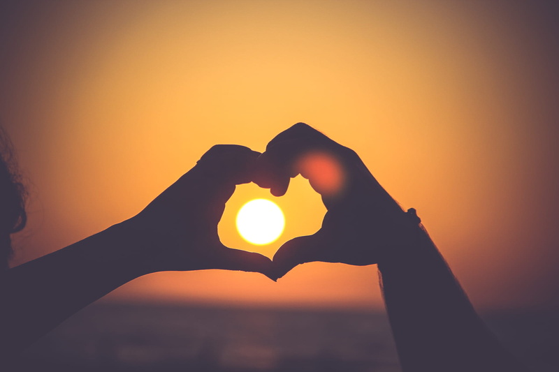 heart shape, unrecognizable person, human finger, hand, silhouette, sunset, person, human limb, s, forming, human body part, human hand, 1080P, finger