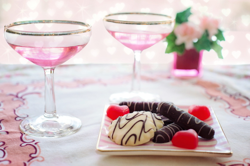 glass - material, love, candy, wine glass, wedding, biscuit, indulgence, 5K, vanilla and chocolate, dessert, valentines day, pink wine, holiday, transparent