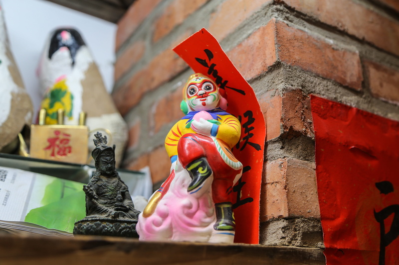 art and craft, Monkey, no people, place of worship, brick, Clay, yang mei zhu xie jie, sculpture, low angle view, wall, creativity, clay figurine, wall - building feature