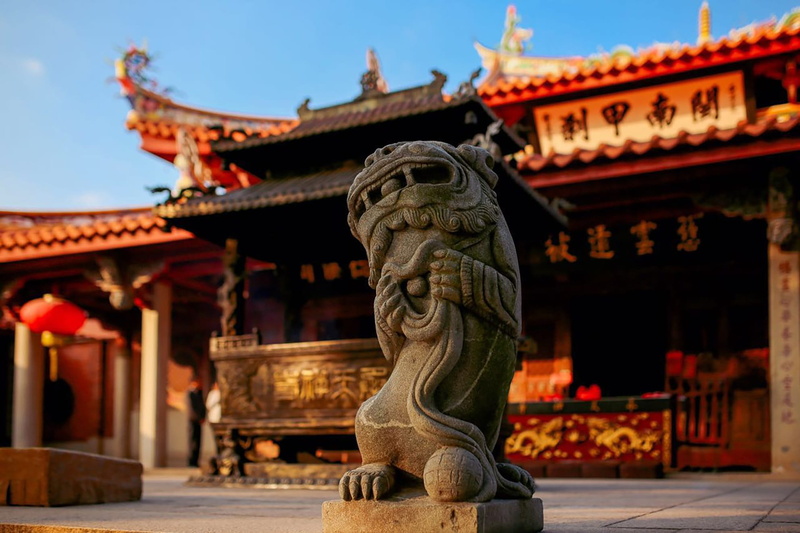 spirituality, lion, china, building exterior, focus on foreground, built structure, art and craft, representation, chinese, travel destinations, statuette