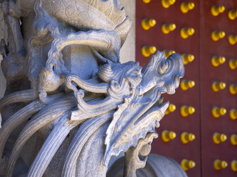 ornate, statue, old, white, lion - Feline, 720P, focus on foreground, antique, history, design, built Structure, day, security, east Asian Culture, buddhism