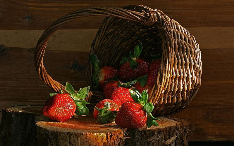 baskets, wicker, berry fruit, food, table, no people, red, still life, freshness, wellbeing, strawberry, ripe, wood - material, fruit, 720P, healthy eating