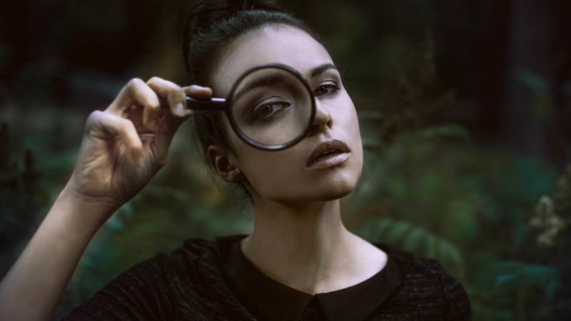 adult, holding, outdoors, looking, dark, contemplation, one person, beauty, portrait, young women, human face, brown hair, hairstyle, high definition girl  3840x2160