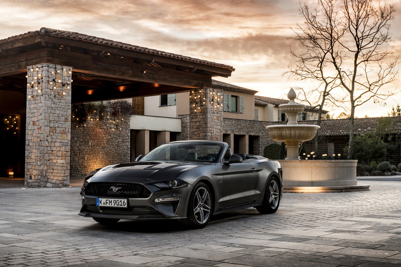 fountain, convertible, 4K, house, 2018, Mustang GT 5.0 Convertible, Ford, dark gray