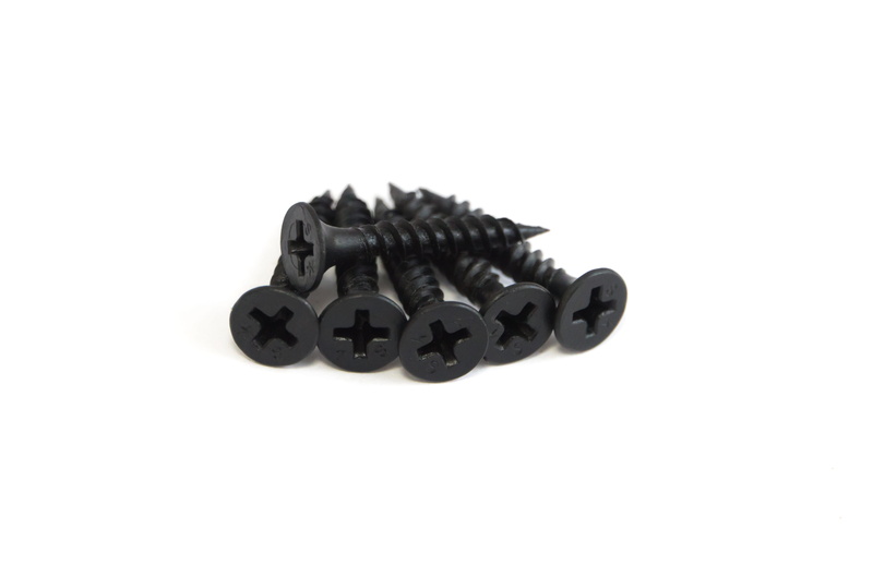 large group of objects, wood screws, thread, copy space, screw, countersunk head screws, cut out, sign, close-up, security, phillips, white background