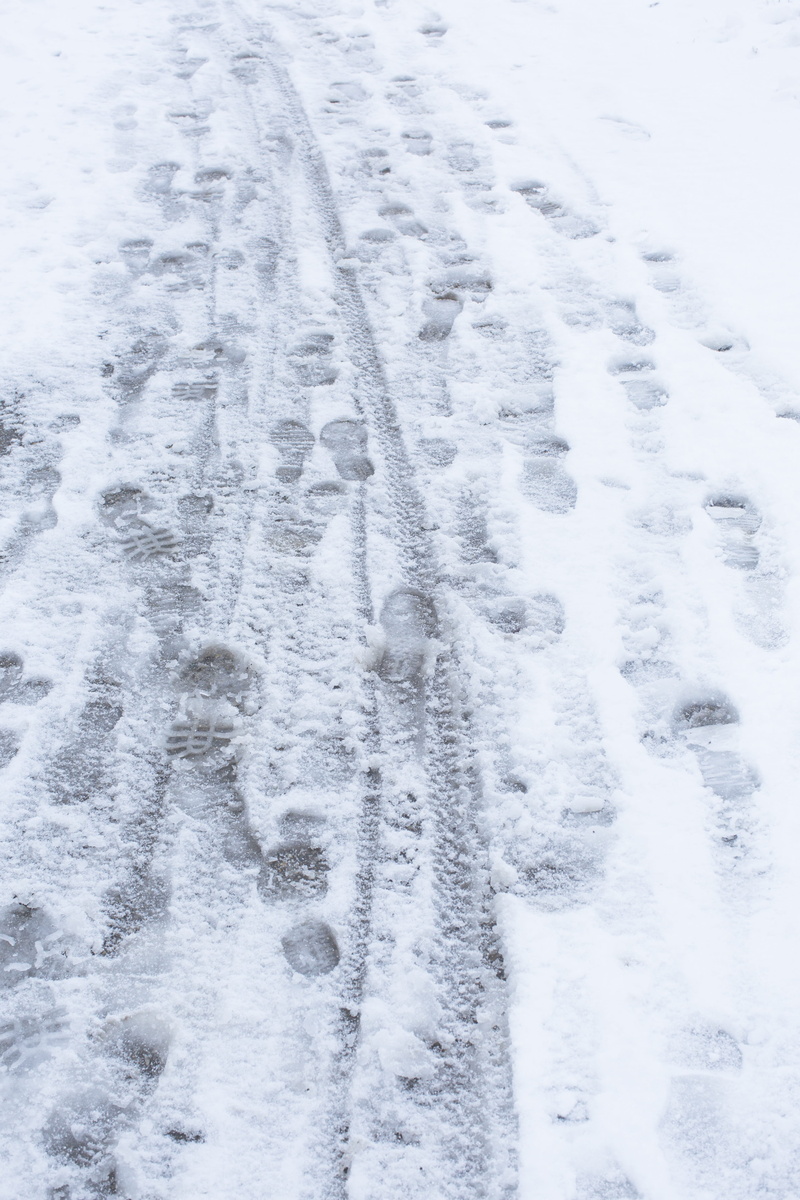 snow tracks, outdoors, covering, high angle view, snow, frozen, print, 5K, transportation, field, traces, powder snow, no people, frost, footprint, track - imprint