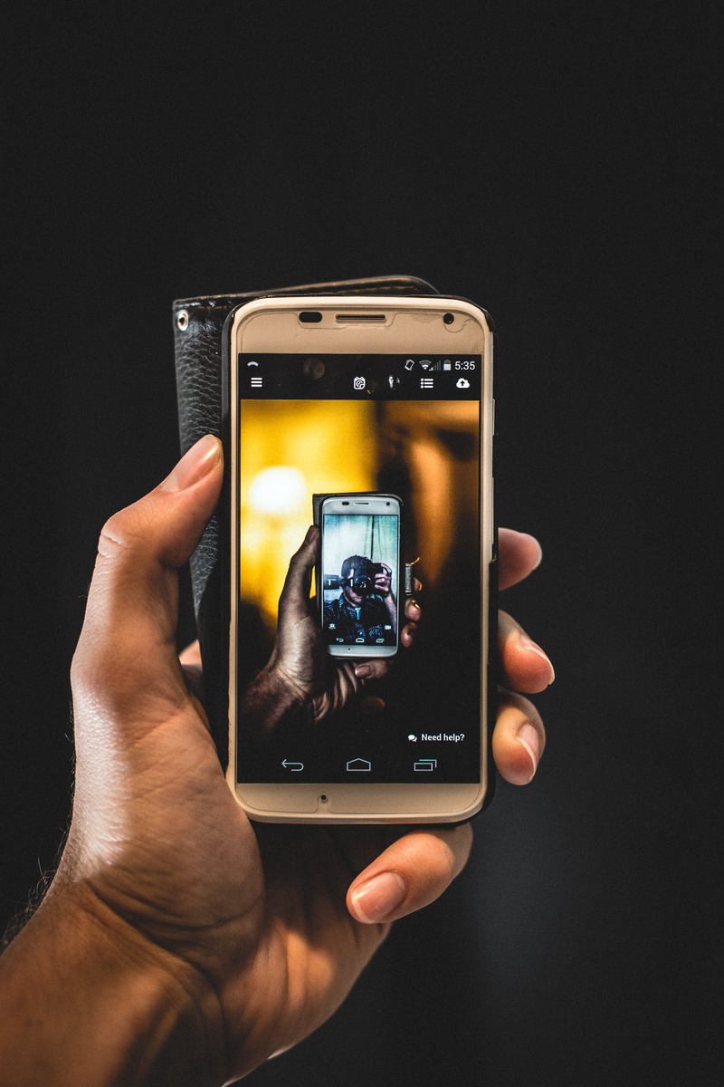 5K, media, electronic, communication, blur, person, cellular telephone, activity, human body part, portable information device, device, real people, connection