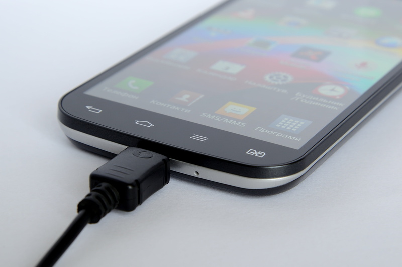 smartphone, electrical equipment, link, close-up, global communications, text, cellular telephone, studio shot, charging, touch, screen, phone, no people