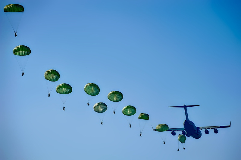 military, parachutes, sunny, sky, no people, air vehicle, parachuting, airplane, low angle view, hdr, transportation, day, balloon, rangers, large group of objects