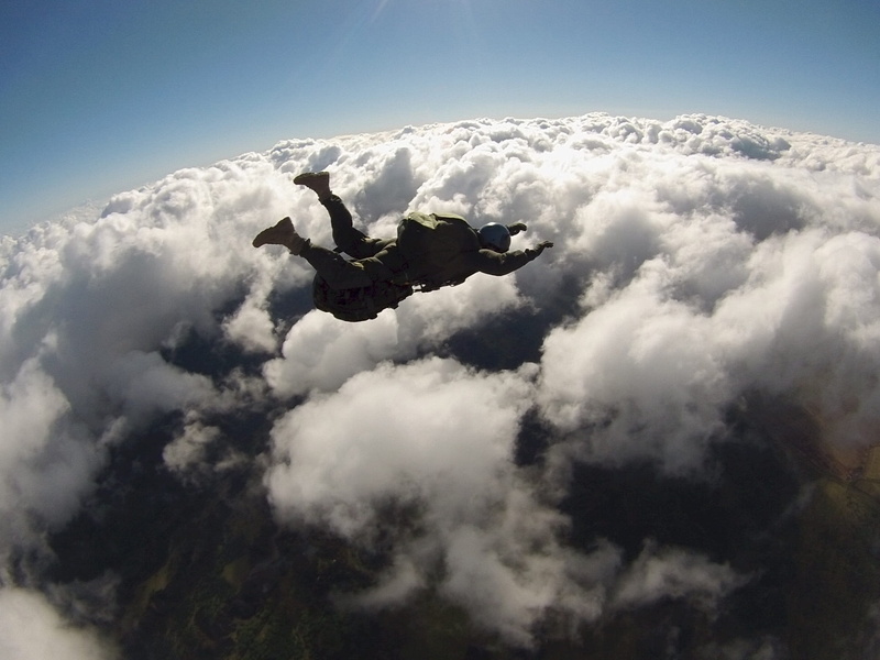 technology, 1080P, on the move, air vehicle, falling, parachute, plane, military, blue, cloud - Sky, airplane, daytime, training, aerial view, no people