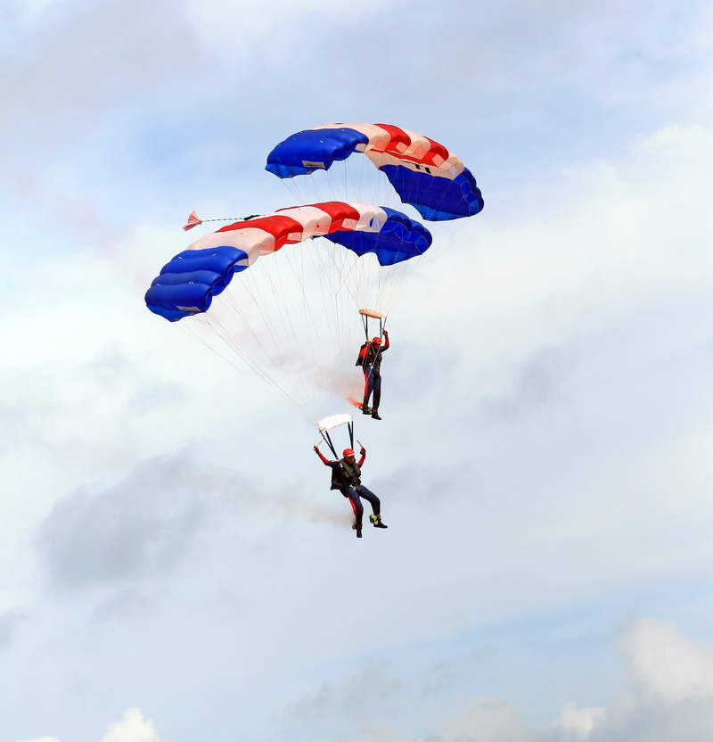 white, fall, training, paratrooper, jump, flying, men, paraglide, cloud - sky, 1080P, skydiving, people, paraglider, man, leisure activity, paragliding