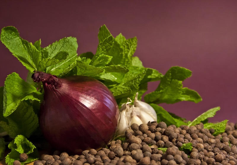 black pepper, pepper, food, food and drink, studio shot, indoors, raw food, no people, herbs, garden stuff, onion, green color, healthy eating, freshness