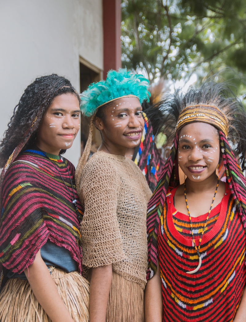 women, bright, westpapua, young adult, costumes, togetherness, group of people, culture, tribal, happy, clothing, group, smiling, potrait, tropic, seagrass