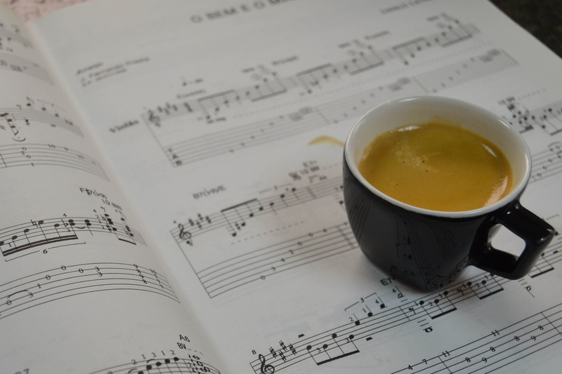 text, cup over music shet, tablature, tea - hot drink, choro, coffee, music, music note, cup, black cup, mug, brazilian music, refreshment, music sheet