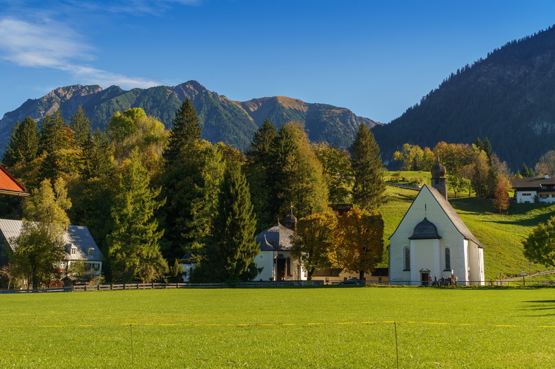 mountains, blue, pine tree, suedwiesen, outdoors, house, no people, 5K, oberstdorf, mountain landscape, grass, environment, hiking, alpine, building exterior