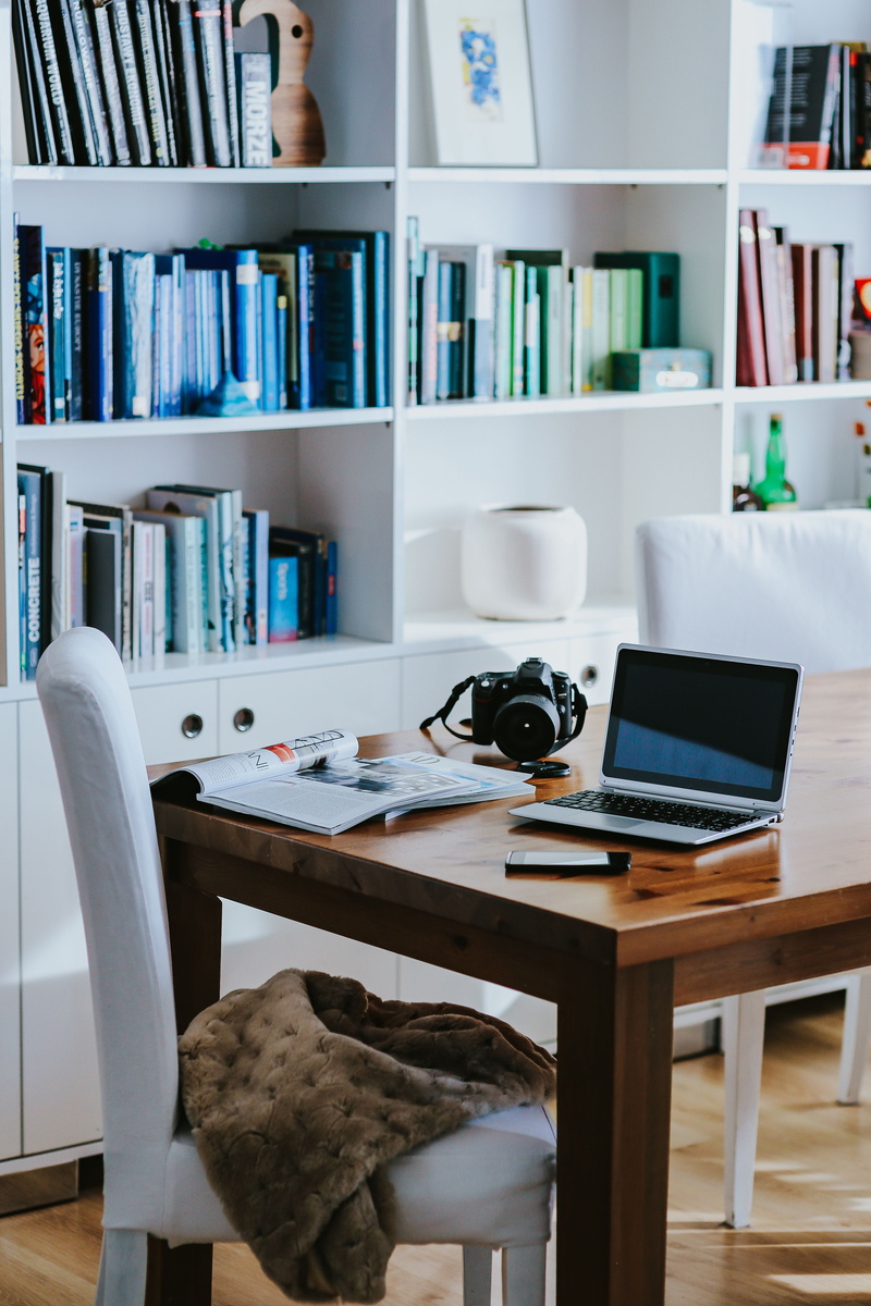 no People, smartphone, shelf, domestic Room, indoors, library, 5K, still life, laptop, book, communication, home Interior, technology, wireless technology