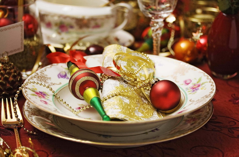 plate, round, table appointments, silverware, holidays And Celebrations, celebration, backgrounds, focus on foreground, napkin, cultures, still life, ceramic